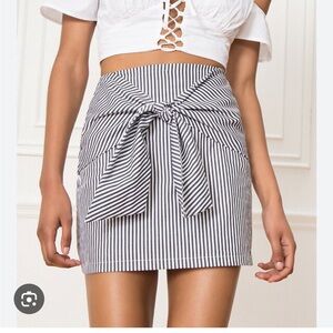 Superdown Leti Tie Down Front Skirt Size S